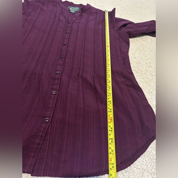 Woolrich Dark Purple Casual button-up blouse. Size Medium. Subtle ribbing/stripe - Picture 13 of 15